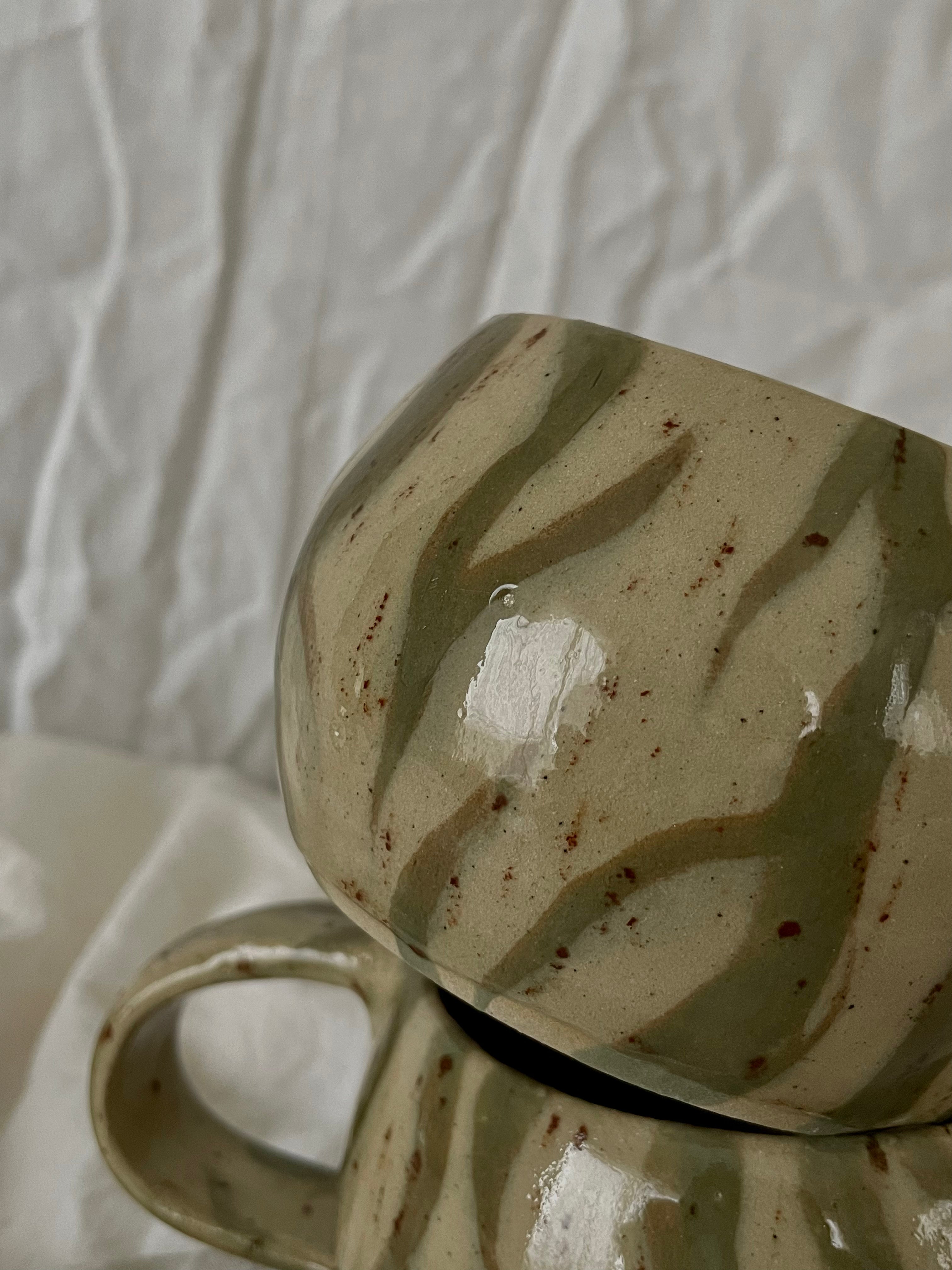 Tasse avec de légers défauts